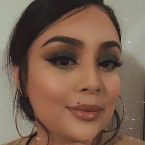 Meet your Posher, Briana